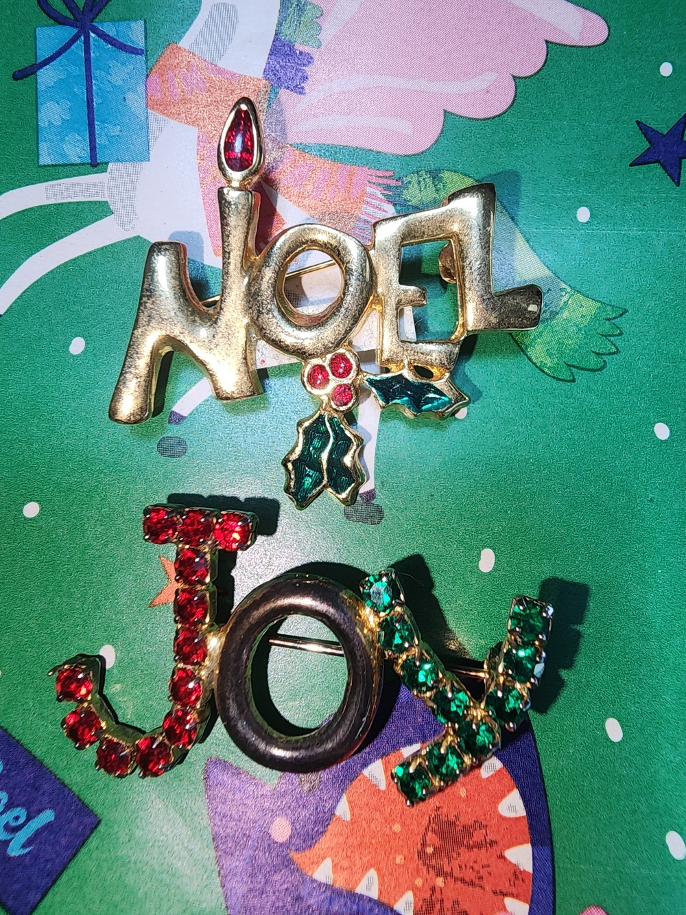 No Brand Gold and Red 'Noel' & Red/Green 'Joy' Brooch Set And Pinecone Necklace